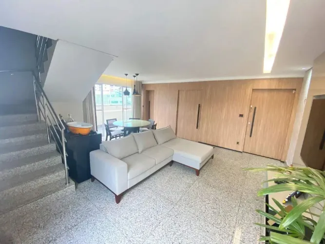 Cobertura com 03 quartos , suíte e 03 vagas no bairro Diamante!
