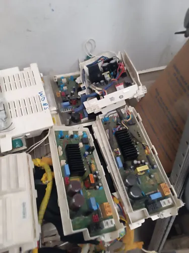 Lote de placas de lava e seca no estado. 