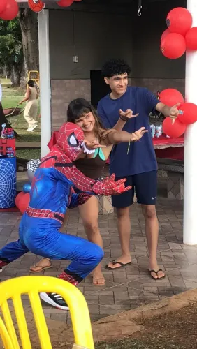 Personagem Vivo Homem Aranha Animação de Festa Fotos Parabéns Eventos 