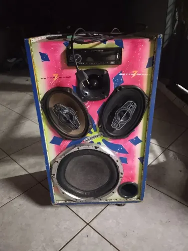 Vende se caixa de som 