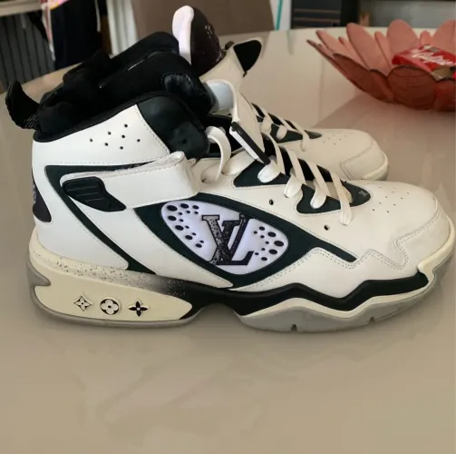TÊNIS SNEAKER LOUI VUITTON, TAMANHO 41, NOVO, COMPRADO NA INGLATERRA