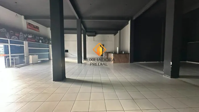 LOJA 300 m² COMERCIAL DE GRANDE PORTE NA AV. JACOB MACANHAN - PINHAIS