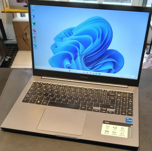 Samsung Galaxy Book Core i7 1165g7 8gb ddr4