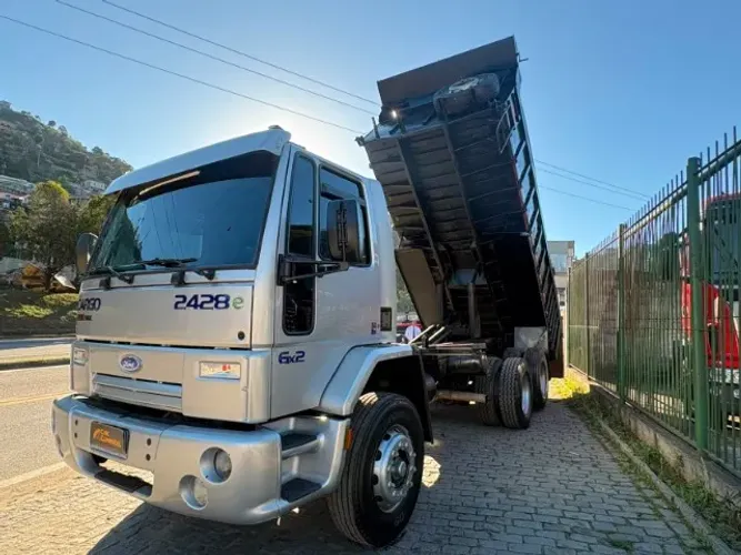 FORD CARGO 2428 CAÇAMBA 12m TRUCK 6x2 - 2010/2011