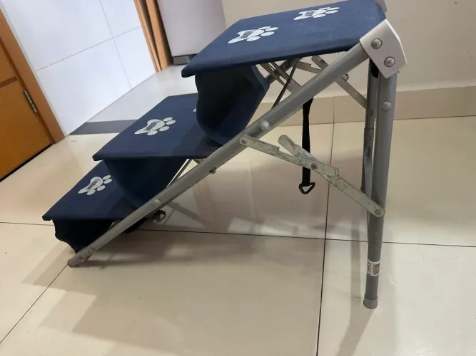 Escada e Rampa para Pets com 03 Degraus. Marca TublinePet. 68cm x 45cm