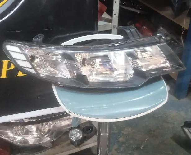 Farol lado direito do cerato 2011