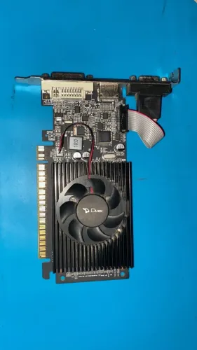 placa de video Duex NVIDIA GeForce GT 210