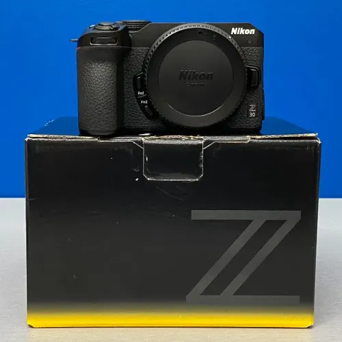 Câmera Digital Nikon Z30 20.9MP 3.0" Lente Z DX 16-50MM VR NOVA