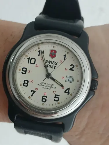 Relógio antigo suíço original militar SWISS ARMY VICTORINOX 300M relíquia anos 90 coleção 