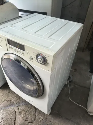 Máquina lava e seca Eletrolux