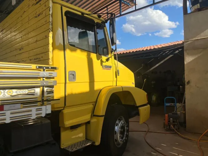 1620 truck eletrônico ano 2009