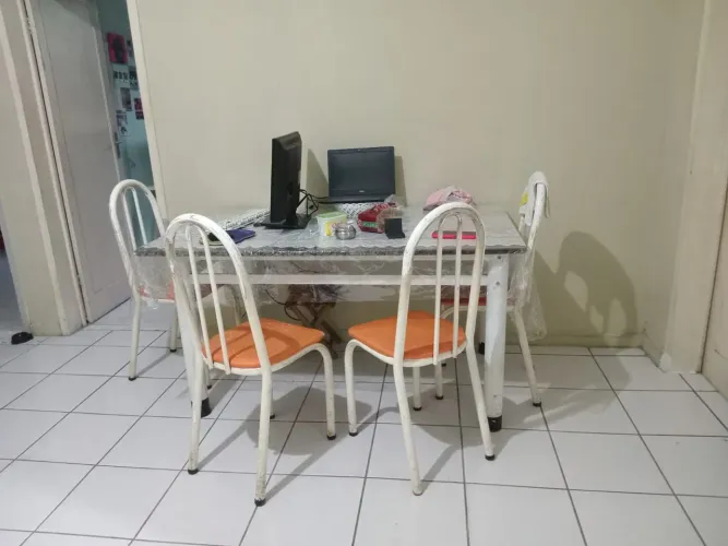 Mesa de jantar em pedra de mármore