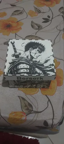 Vendo caixa personalizada do guts de berserk