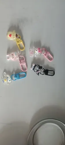 Lote de mini chaveiros da Hello kit