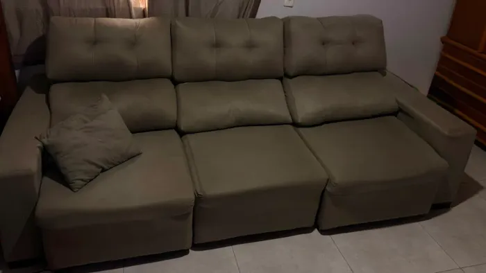 Sofá usado super conservado.