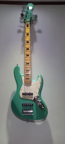 Baixo Fender 5 cordas