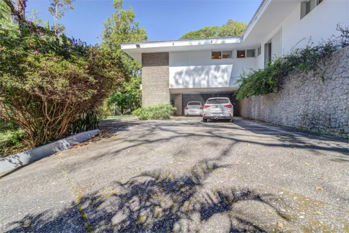 Casa para alugar com 5 quartos, sendo 3 suítes, no condomínio Chacara Flora, São Paulo - S