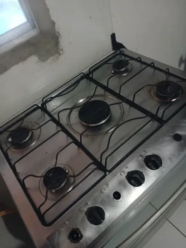 Fogão de cinco bocas