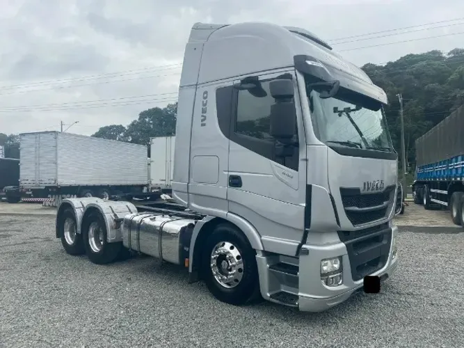 Iveco Hi-Way 440 6x2 - Ano 2015 Cavalo