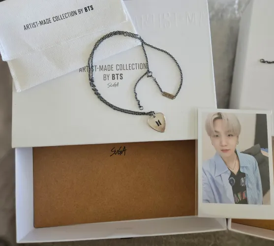 Colar de Palheta ORIGINAL SUGA BTS Silver - NOVO Pingente Oxidado