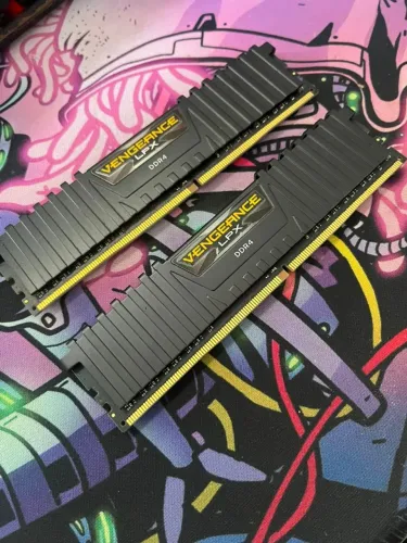 Memória RAM DDR4 16GB (2x8GB) Corsair Vengeance LPX 