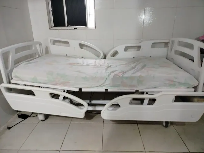 Cama hospitalar motorizada controle sem fio