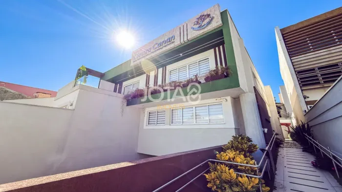 CASA COMERCIAL DE ALTO PADRÃO COM 15 SALAS E 411 M² Casa Comercial de Alto Padrão Com 15 S