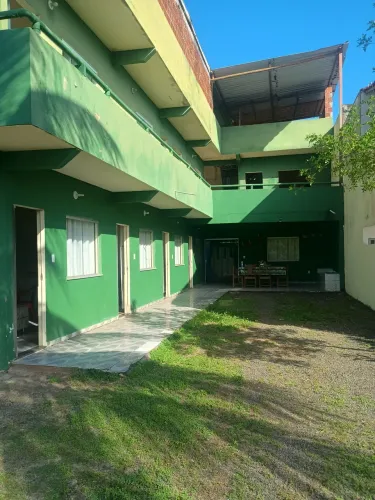 Vende-se Uma casa de andar com 7 suítes prontas mobiliadas, 02 cozinhas, terraço e etc