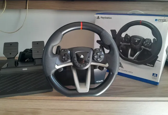 Volante HORI - PS4, PS5 e PC