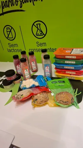Marmitas Fit Congeladas, sucos , salgados e sobremessas congeladas