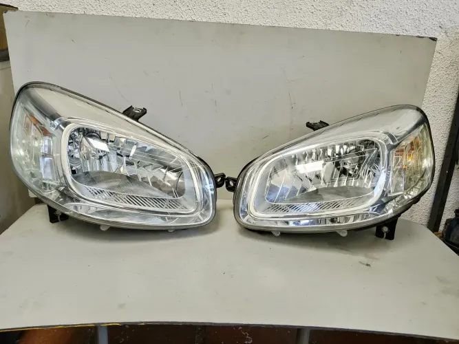 Par de farol uno way 2017/... Fiorino 2023/... Original 
