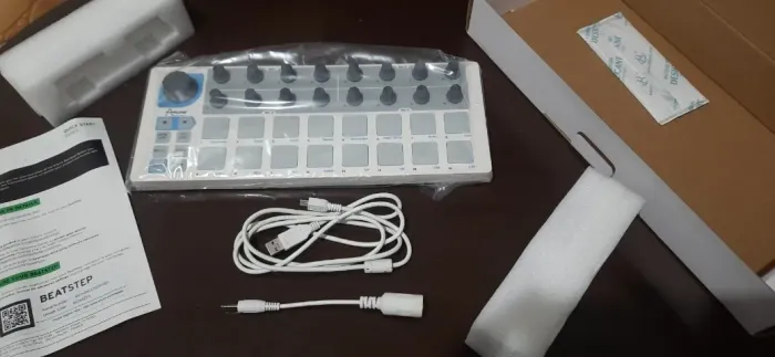 Arturia Beatstep - Controlador e Sequenciador MIDI/Analógico