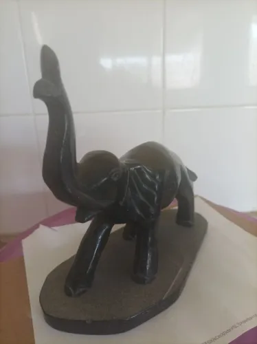 Escultura de Elefante de Pedra Sabão Antigo
