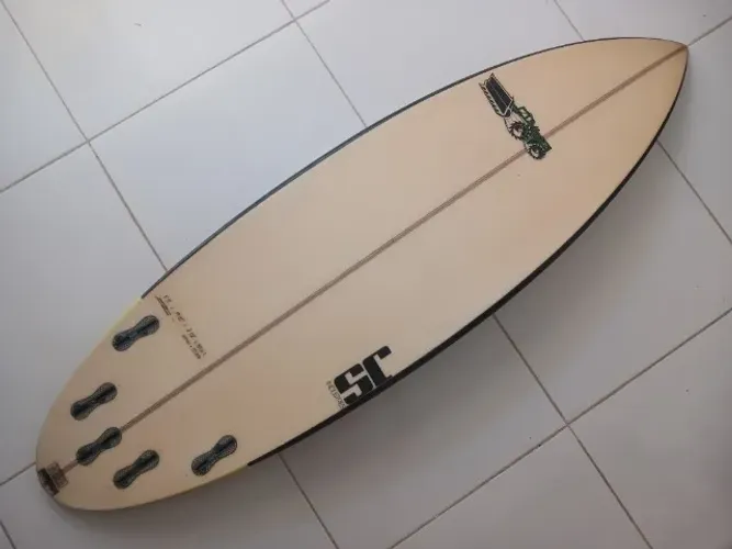 Prancha de surfe usada JS Monsta Box 5'11 / 30,6lt