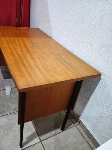 VENDO UMA MESA DE ESCRITÓRIO