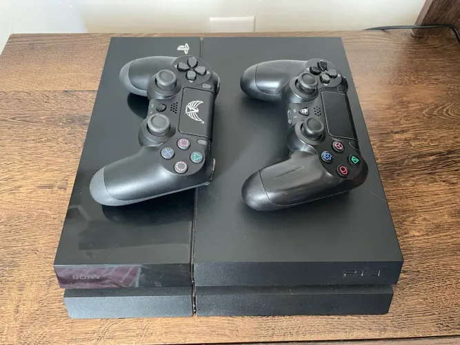Vendo PS4 500GB funcionando normalmente