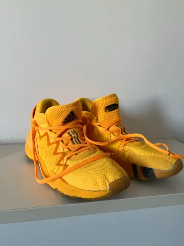 Basqueteira Adidas Don Issue 2 x Crayola