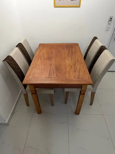 Mesa em Madeira de Demolição