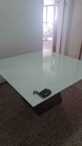 Mesa de Jantar Quadrada com Vidro - 1,35x1,35m