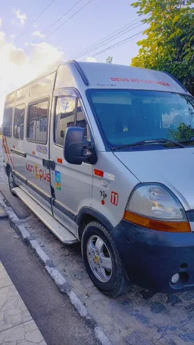 Van executiva para viagens com conforto e segurança 