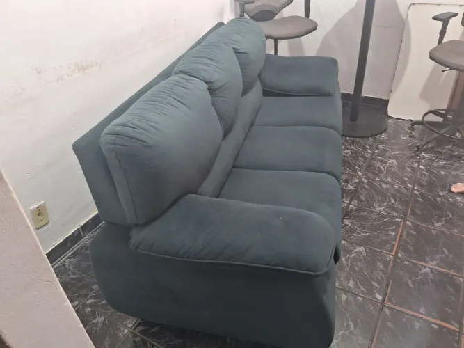 Sofá de três lugares