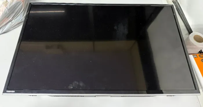 Smart TV LED 32" Toshiba 32L2800 com defeito