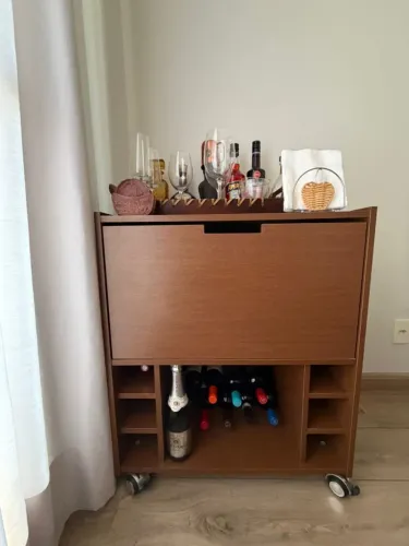 Bar Móvel - Altura 75 cm / Profundidade 45 cm / Largura 68 cm