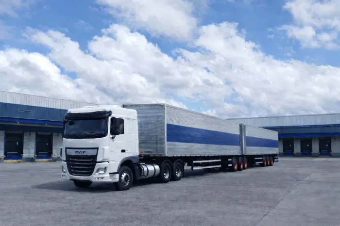 Caminhão DF XF 530 + Carretas Rodotrem - Palmeira, capacidade 48 PBR, único dono