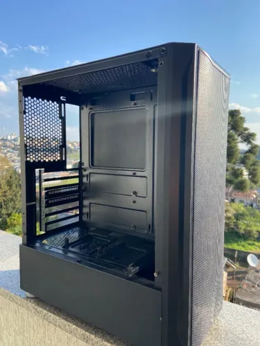 Vende-se gabinete gamer (sem vidro lateral)