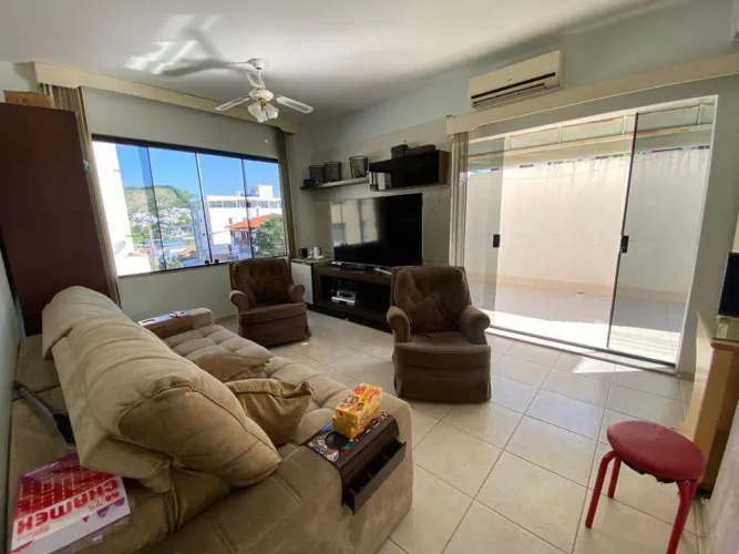 Casa à venda, 4 quartos, 2 suítes, 5 vagas, Castelo - Belo Horizonte/MG