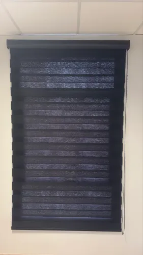 Persiana rolo blackout preta 1,30 largura x 2,10 altura (tenho 2 persianas preço unitário)