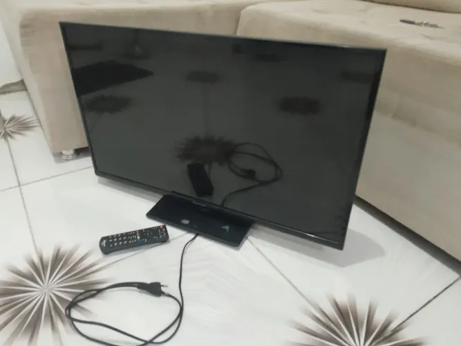 TV Panasonic - liga, mas apresenta defeito