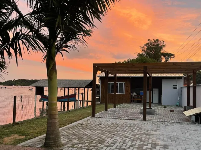 Casa para Venda em Imaruí, Praia Vermelha, 3 dormitórios, 1 suíte, 2 banheiros, 1 vaga