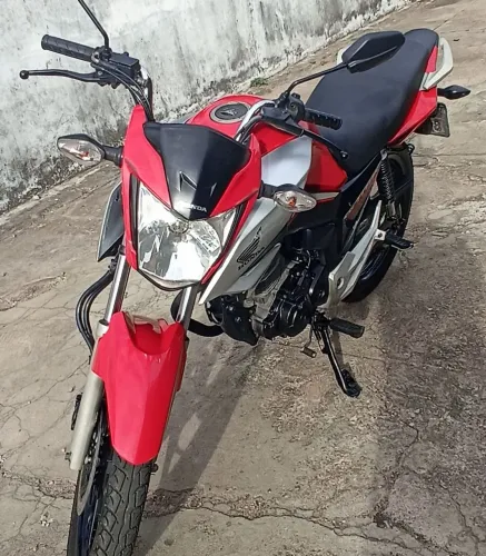 BARBADA-Honda CG Titan 160 2022.. revisada, kit força, embreagem, pneus e cx marcha novos.